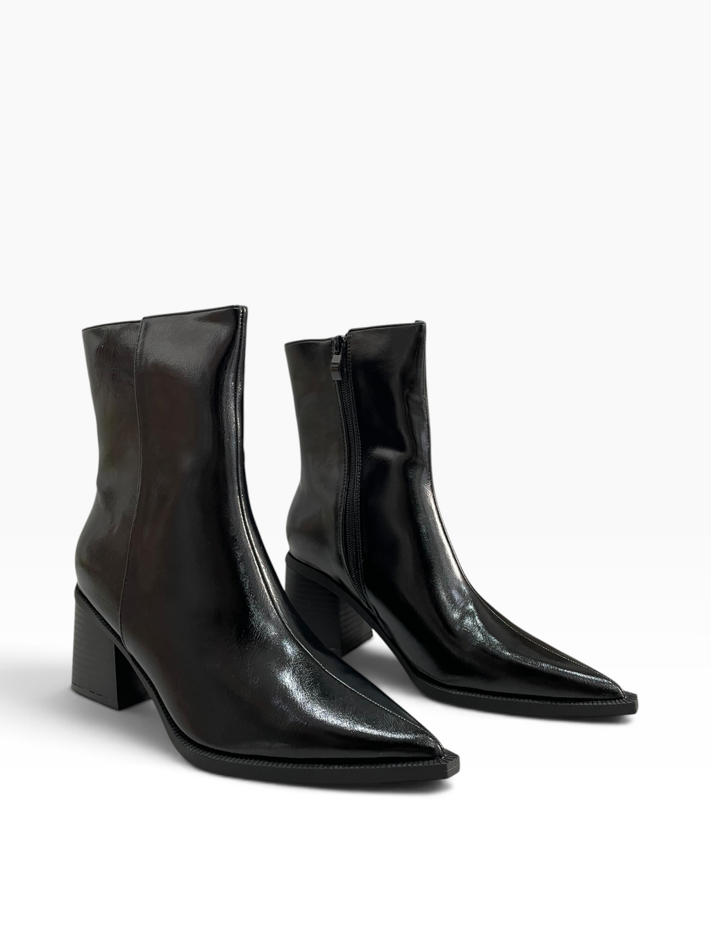 Μυτερά Ankle boots με Glossy δερμα