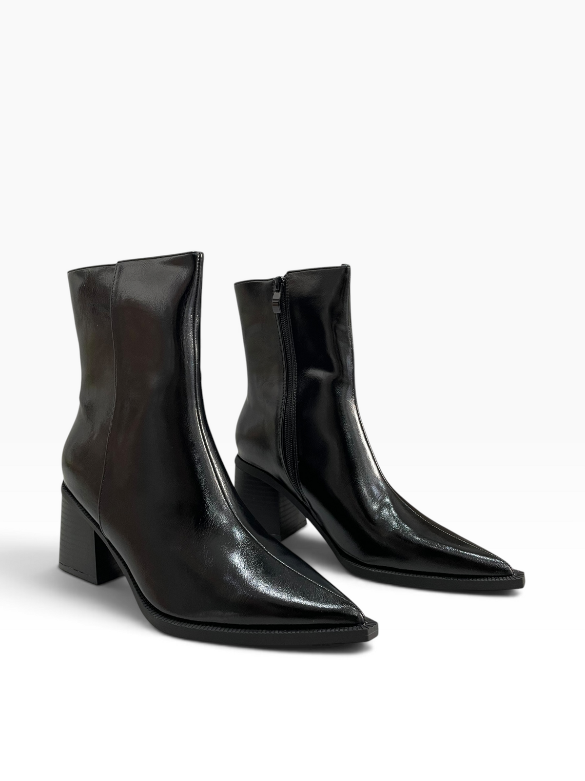 Μυτερά Ankle boots με Glossy δερμα