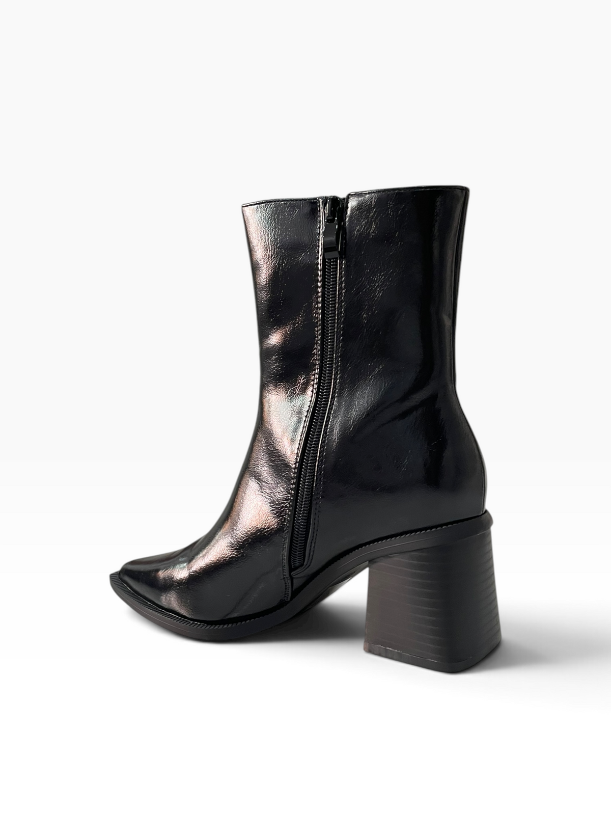 Μυτερά Ankle boots με Glossy δερμα