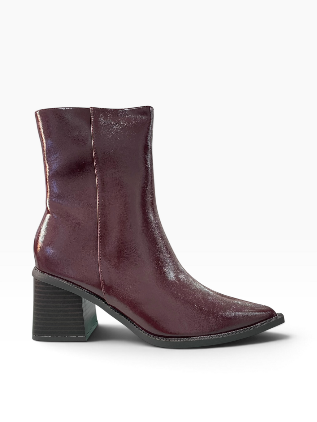 Μυτερά Ankle boots με Glossy δερμα