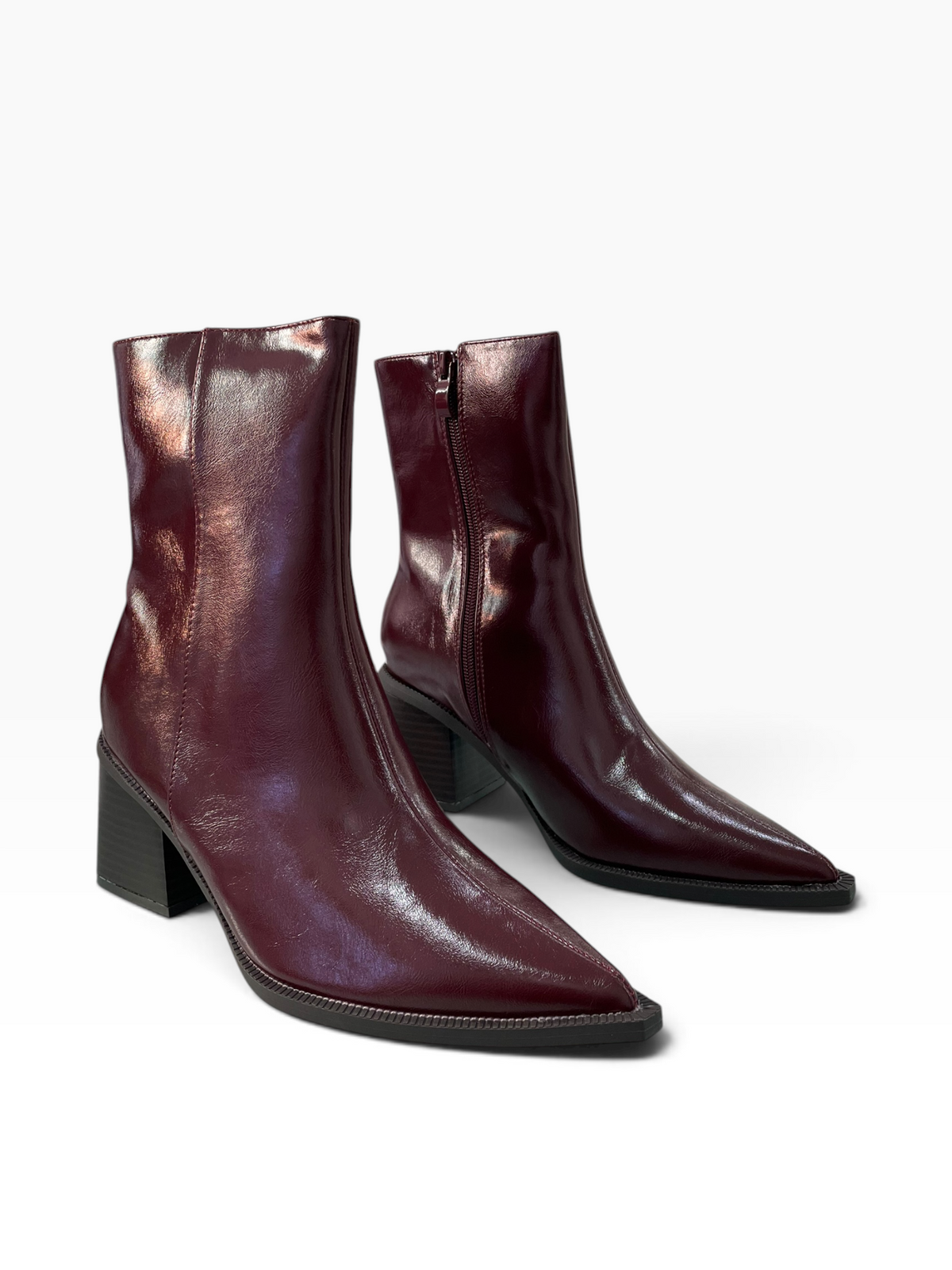 Μυτερά Ankle boots με Glossy δερμα