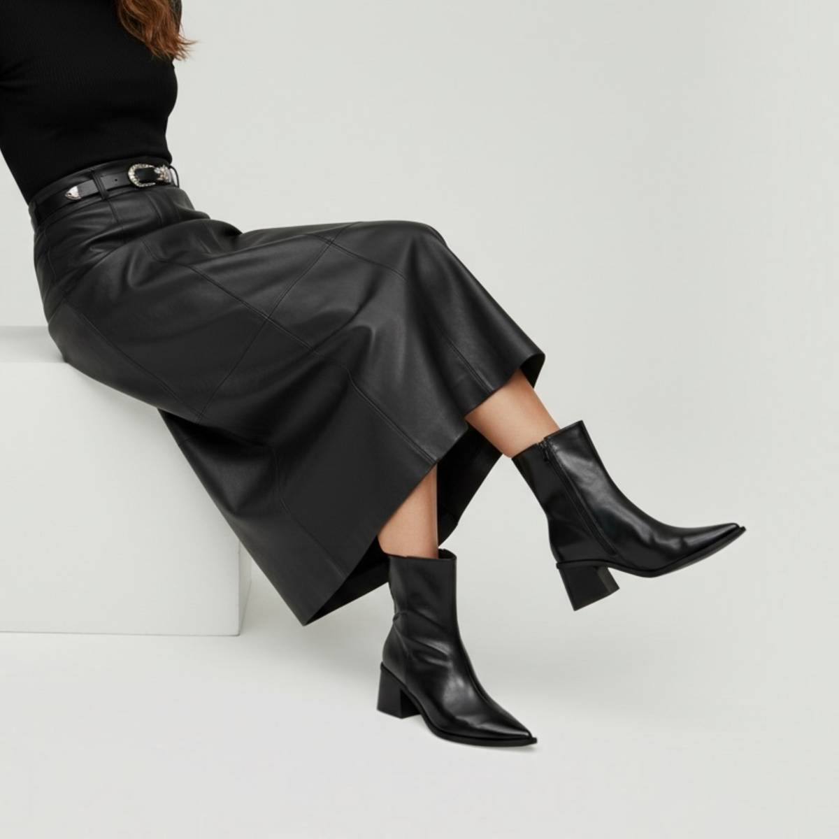 Μυτερά Ankle boots με Glossy δερμα