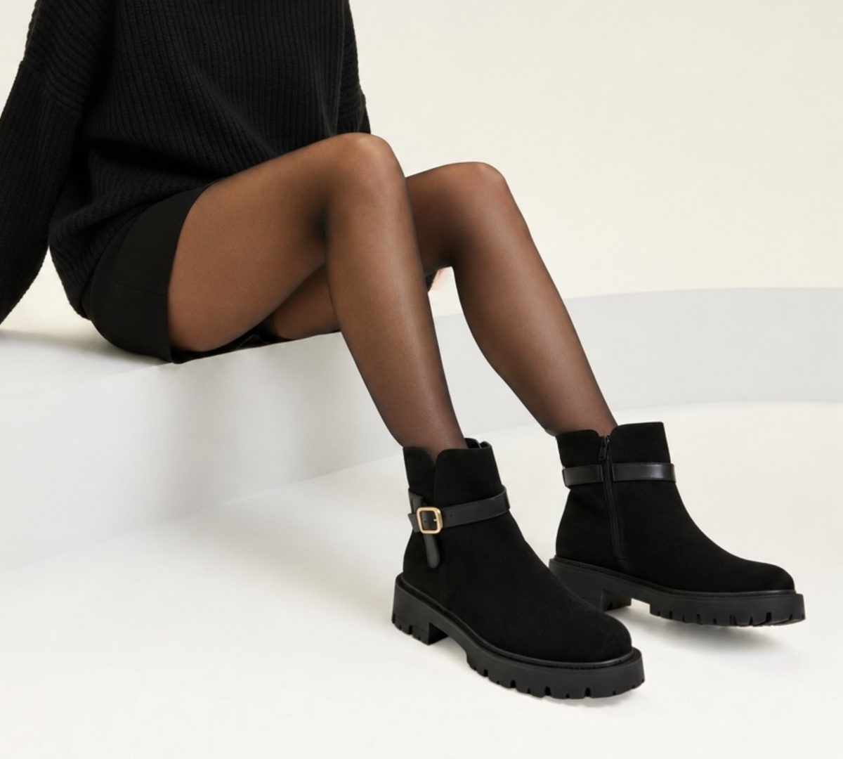 Ankle Boots με Αγκράφα & Τρακτερωτή Σόλα